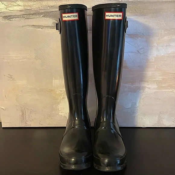 Women’s Hunter Rain Boots - Picture 2 of 6